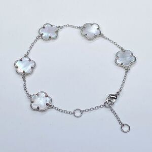 JANKUO Rhodium Pleated & Mother Of Pearl Clove Charm Bracelet